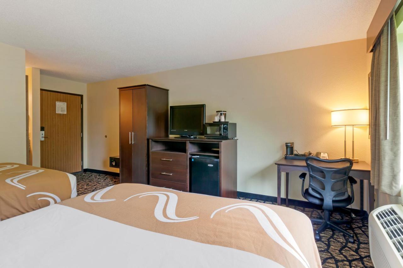 Quality Inn Oshkosh Exterior photo