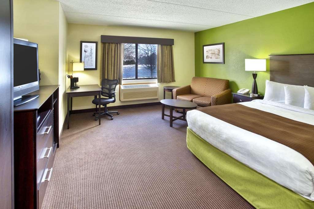 Quality Inn Oshkosh Room photo