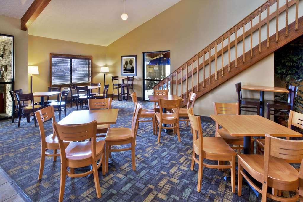 Quality Inn Oshkosh Restaurant photo