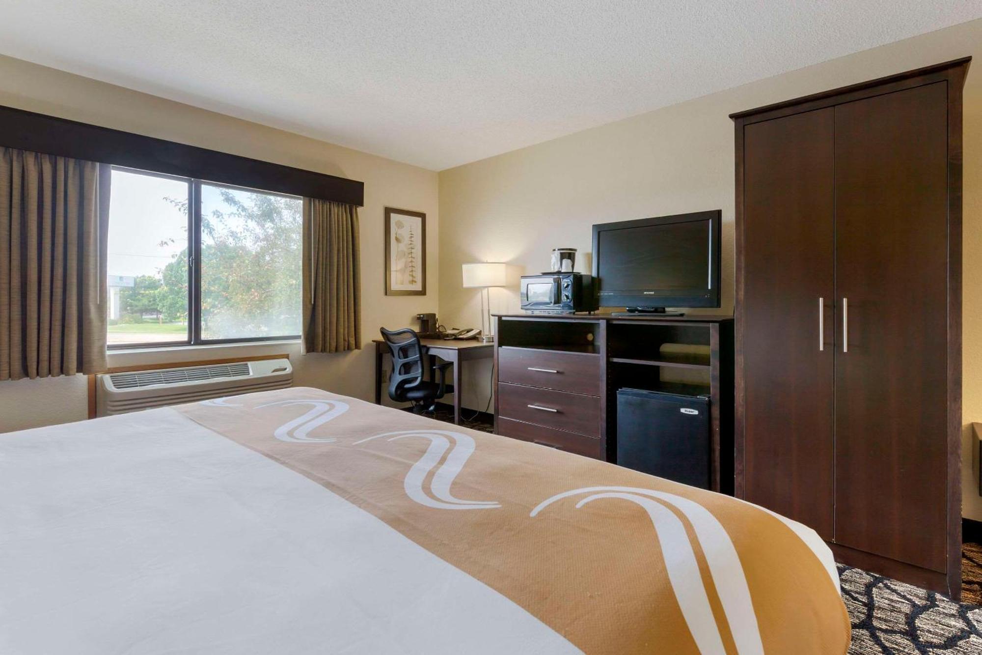 Quality Inn Oshkosh Exterior photo