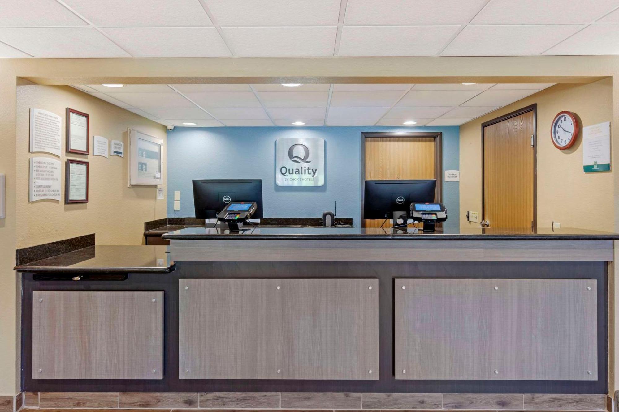 Quality Inn Oshkosh Exterior photo