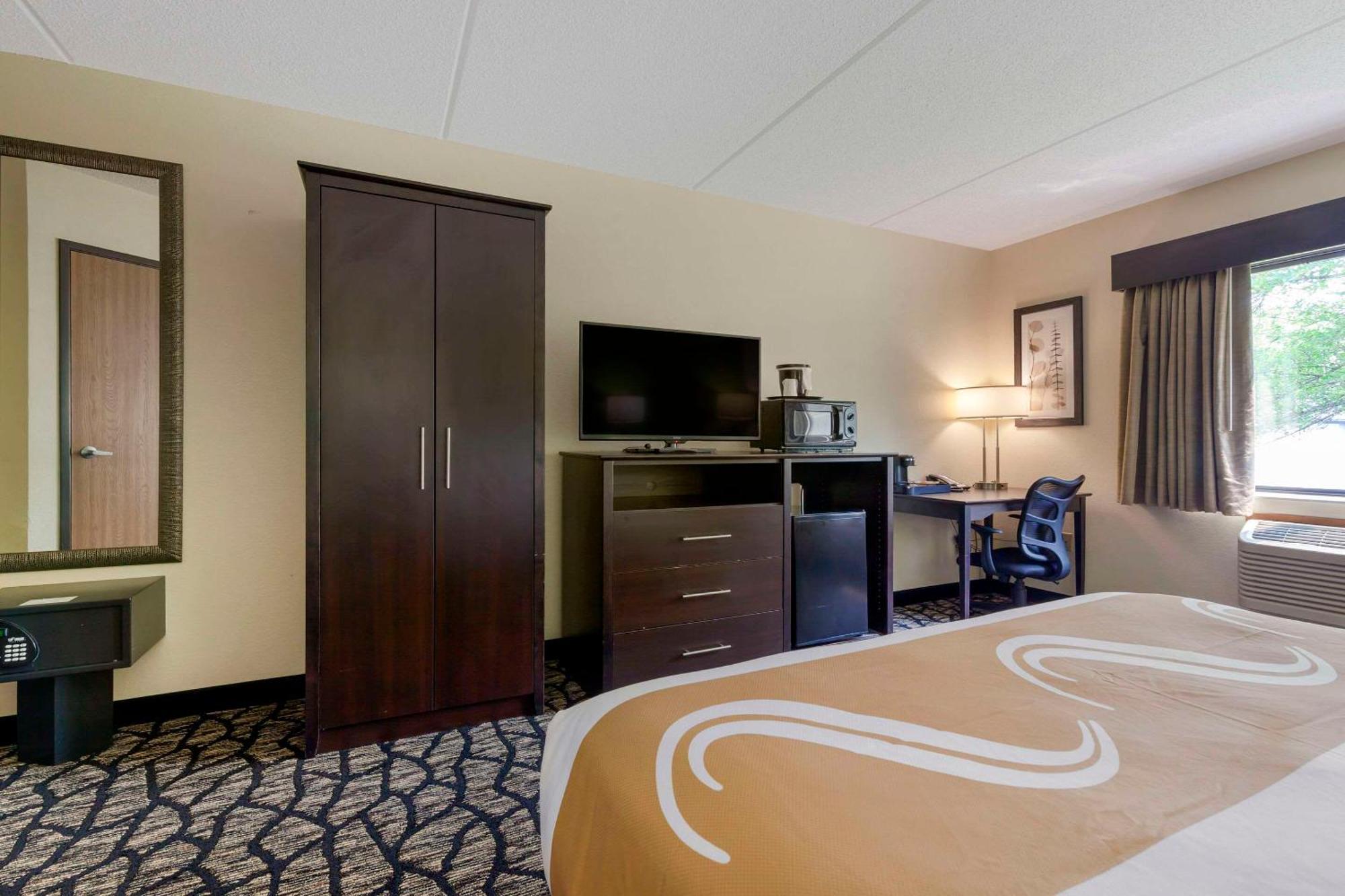 Quality Inn Oshkosh Exterior photo