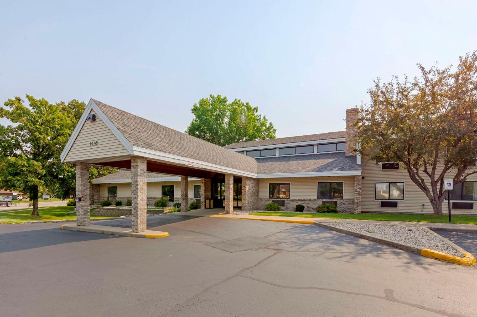 Quality Inn Oshkosh Exterior photo